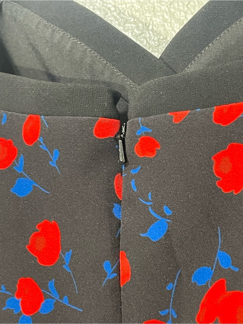 Black Halo Daria Midi Dress with Red & Blue Floral Print - Size 4 - Picture 2 of 5